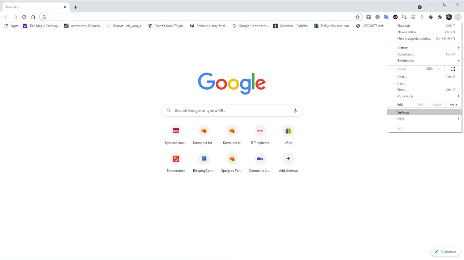 Asetukset Chromessa Valitse oikealla ylhäällä olevista kolmesta pisteestä Asetukset-kohta. Olemme käyttäneet tässä englanninkielistä versiota.